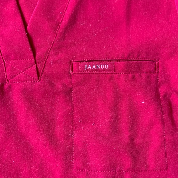 Jaanuu 1-Pocket Scrub Top - Picture 2 of 3
